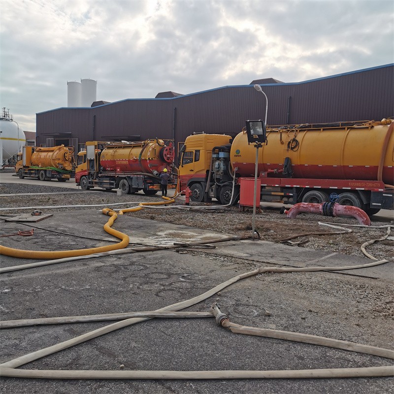 北塔污水池清理