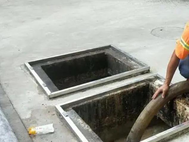 北塔化粪池清理